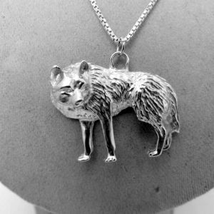 Grote zilveren wolf hanger van de Veluwe