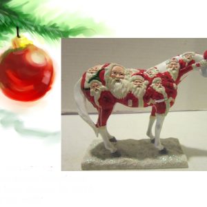 The Trail of Painted ponies: Big Red Prachtig paard met diverse Kerstmannen Maat 19 X 16 cm