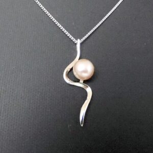 Prachtige slangenhanger - Zoetwater parel - Collier 45 cm - 925 zilver