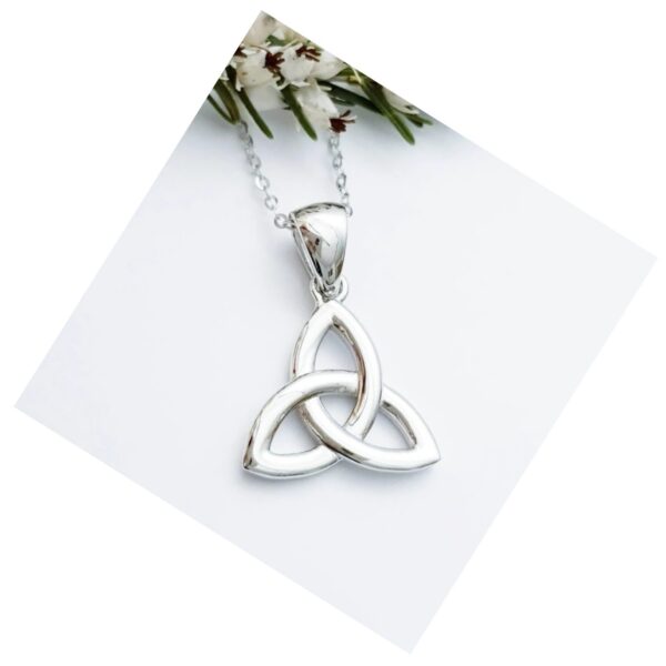 Keltische Triquetra - hanger van zilver in 2 maten  + collier 45 cm - Afbeelding 2