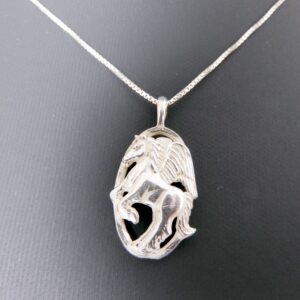 Pegasus Hanger – Het Gevleugelde Paard – 925 Sterling Zilver – maat 30 x 16 mm - Zilver collier van 45 cm