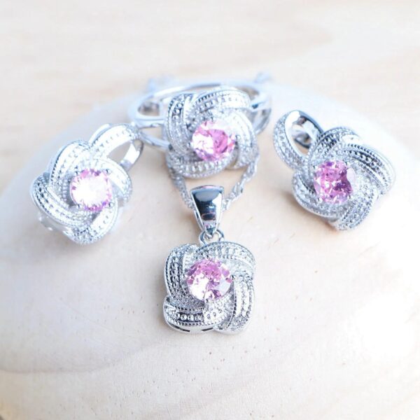 Hetty'S - Schitterende sieraden set - zilverplated -  in 3 Kleuren - Blauwe - Roze - Groene en witte Zirconia's - Armband - Oorbellen - Hanger + collier - Ring - Afbeelding 2