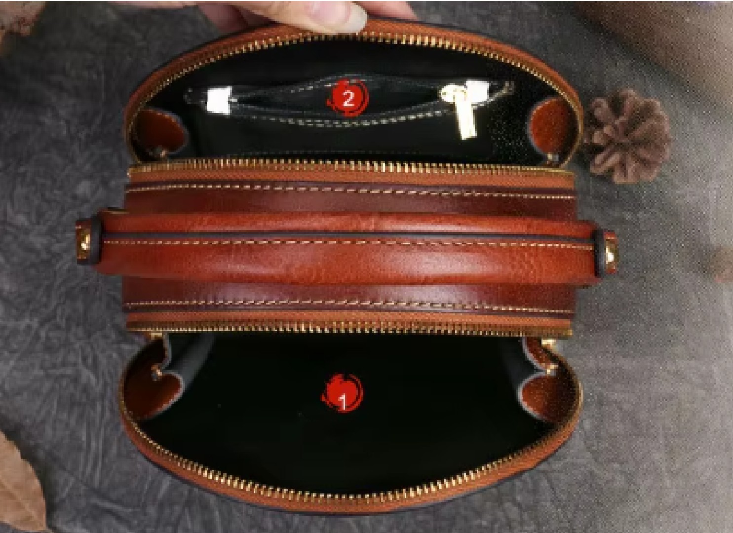 Hetty'S - Luxe handtas - Uniek rond model - 3 verschillende designs: Met Phoenix Vogel- Goud vissen en Edelhert - Leer - Afbeelding 10